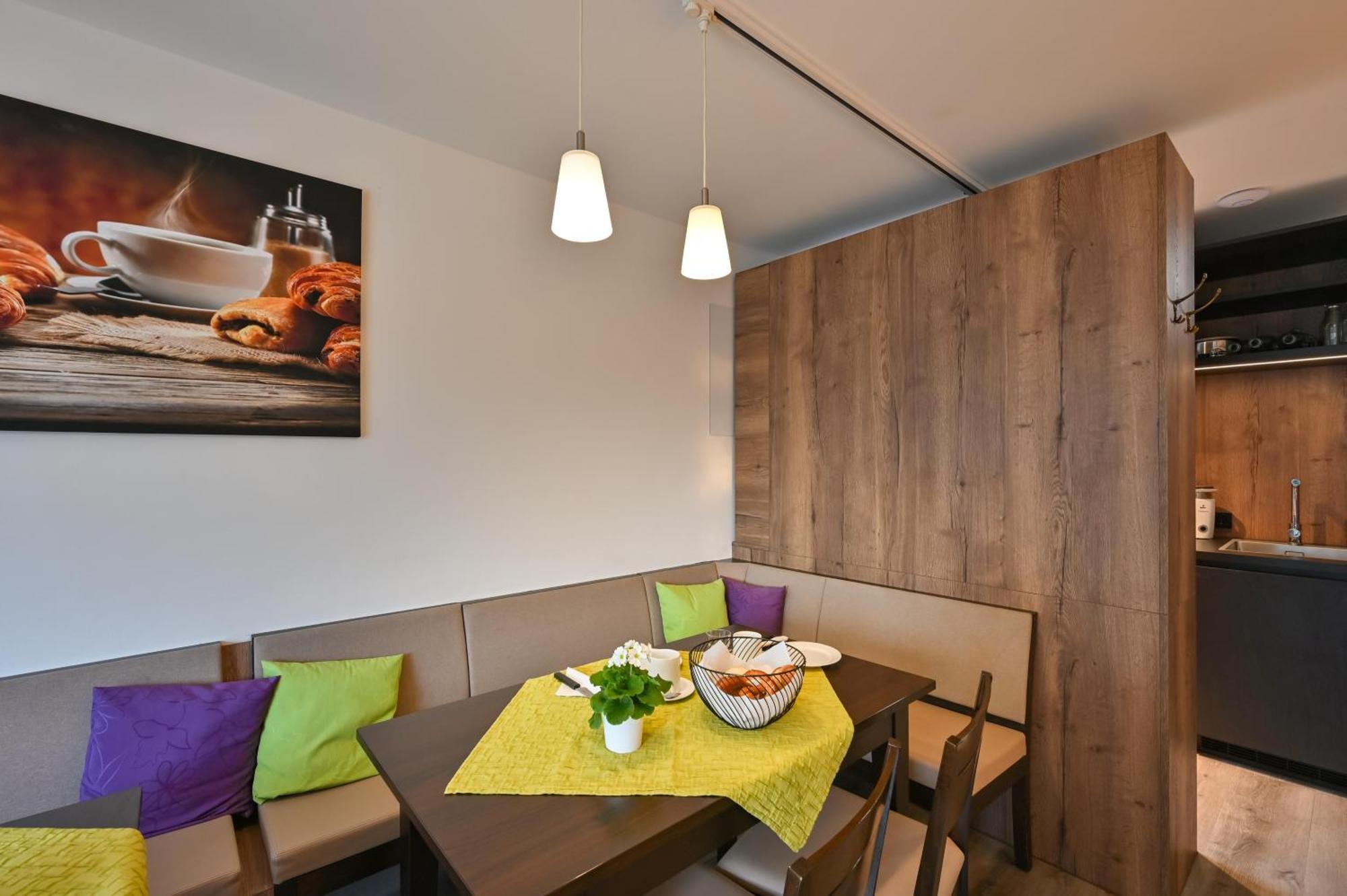 Hotel Gaestehaus Stock Zimmer Trueffeleckle Friedrichshafen Exterior photo
