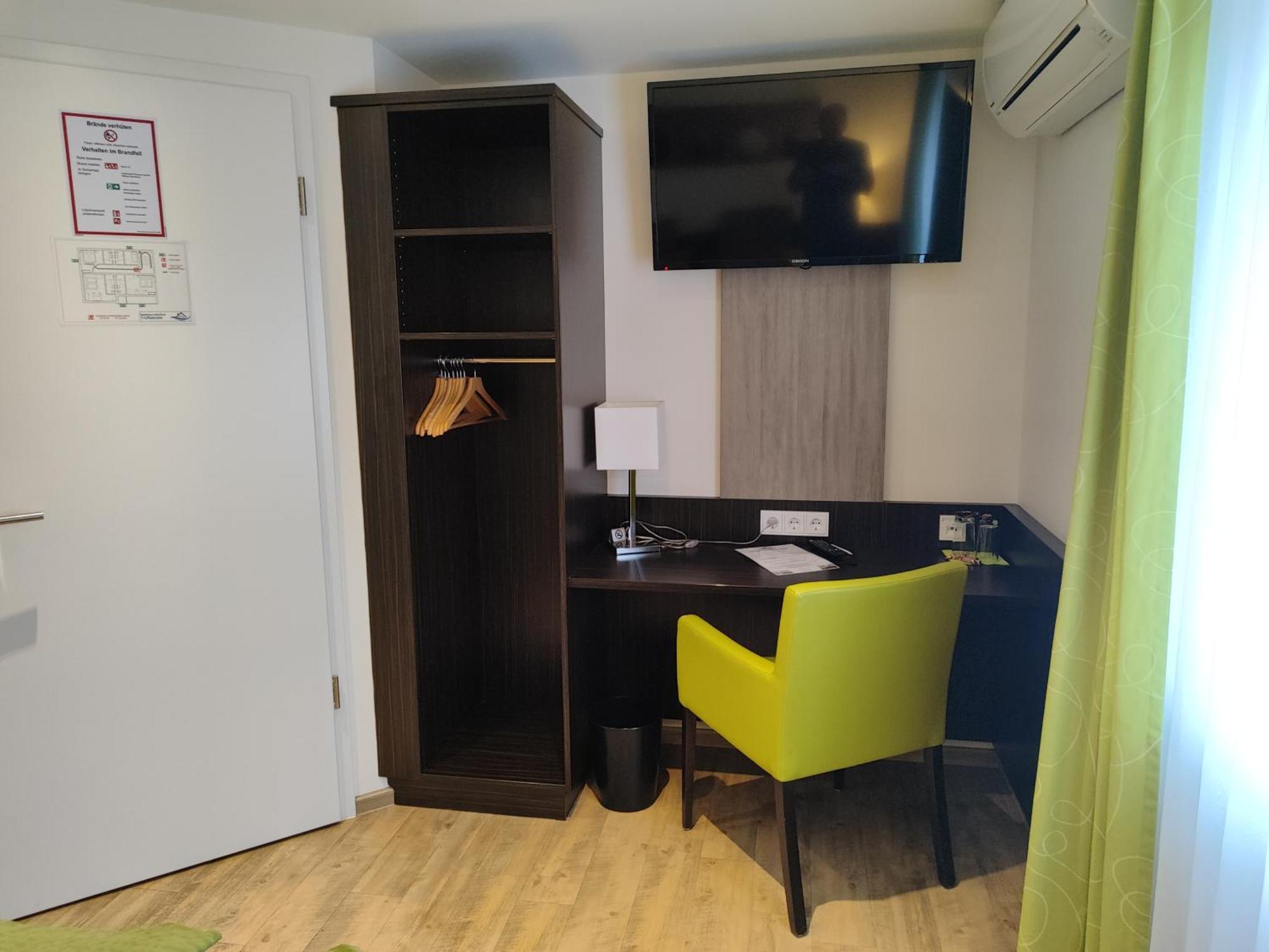 Hotel Gaestehaus Stock Zimmer Trueffeleckle Friedrichshafen Exterior photo